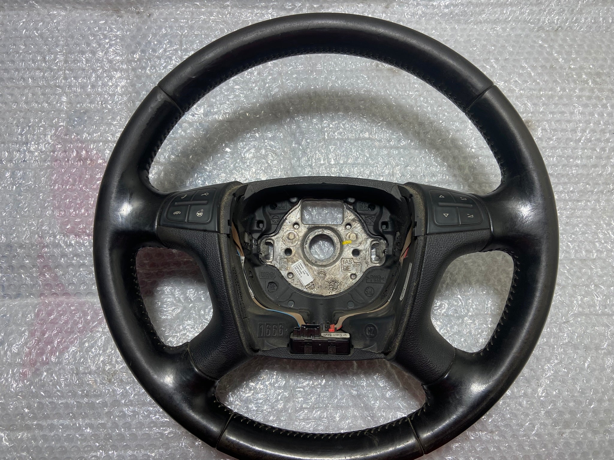 Kožený multifunkční volant Škoda Octavia II 2 1Z