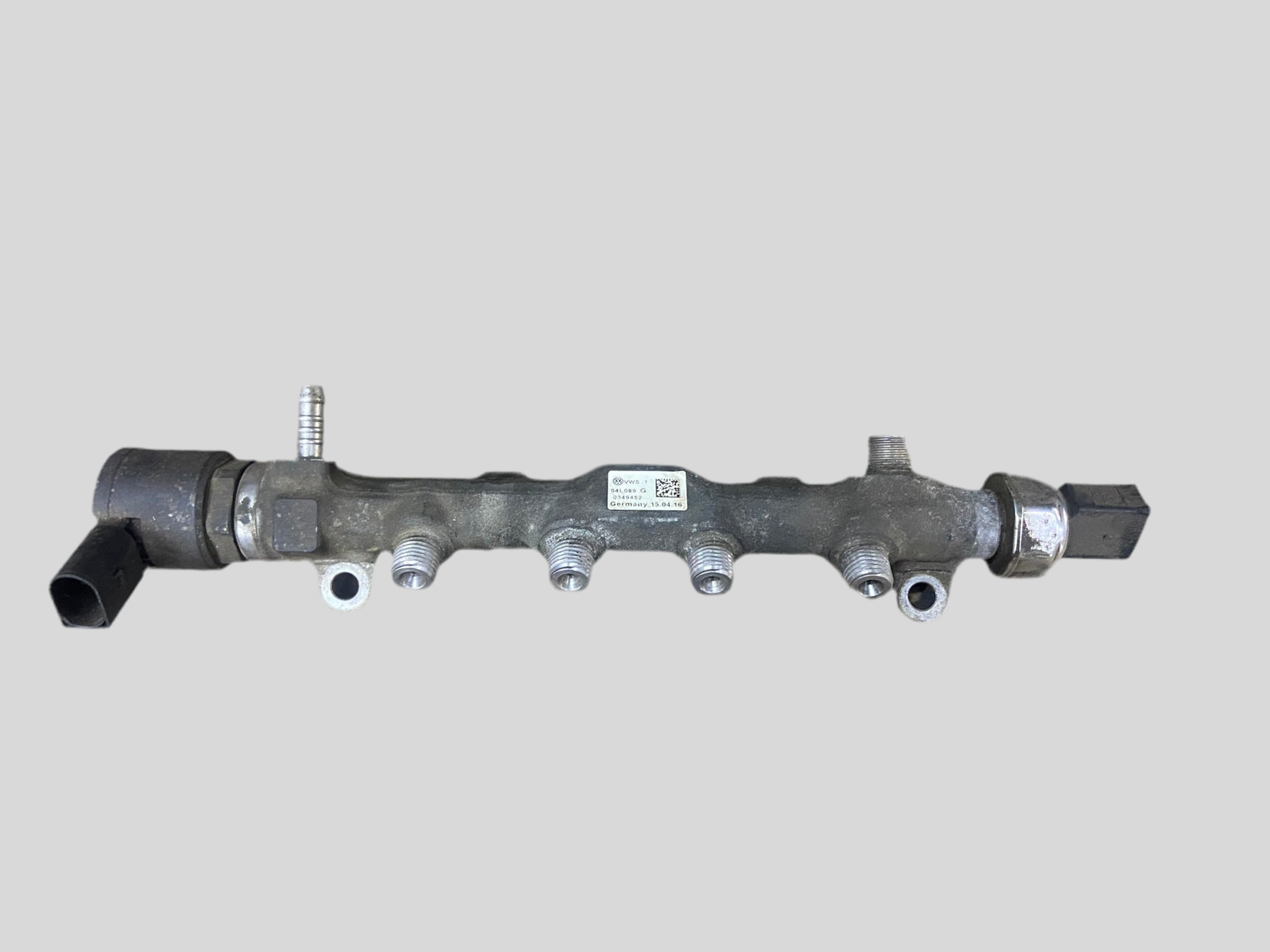 LIŠTA VSTŘIKOVACÍ 04L089G 04L130089G 2.0 TDI 110kw
