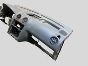 Palubní deska VW Caddy III bez airbagu