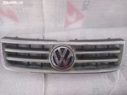 Přední maska se znakem VW Touareg