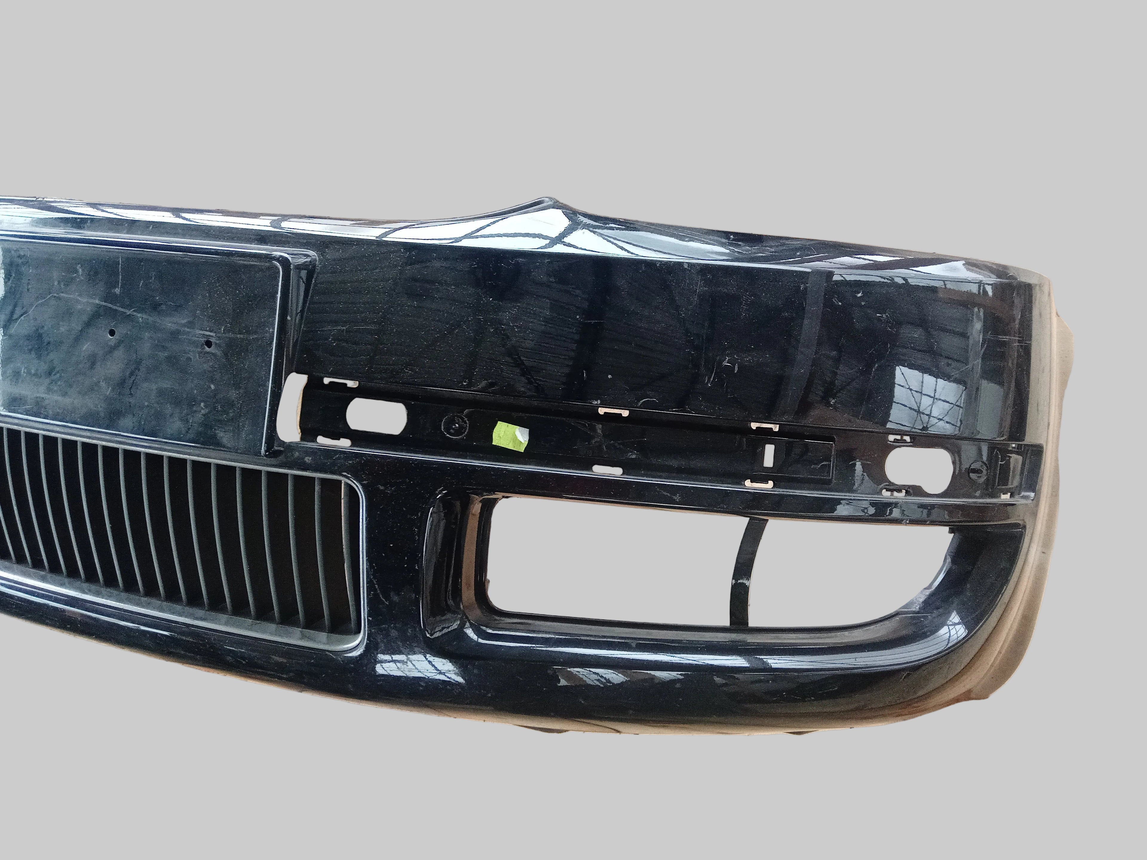 Přední nárazník Škoda Superb 1 černý