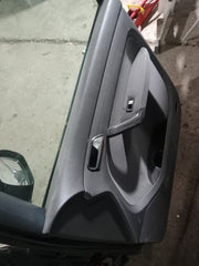 Pravé přední dveře VW Touran černé LC9X