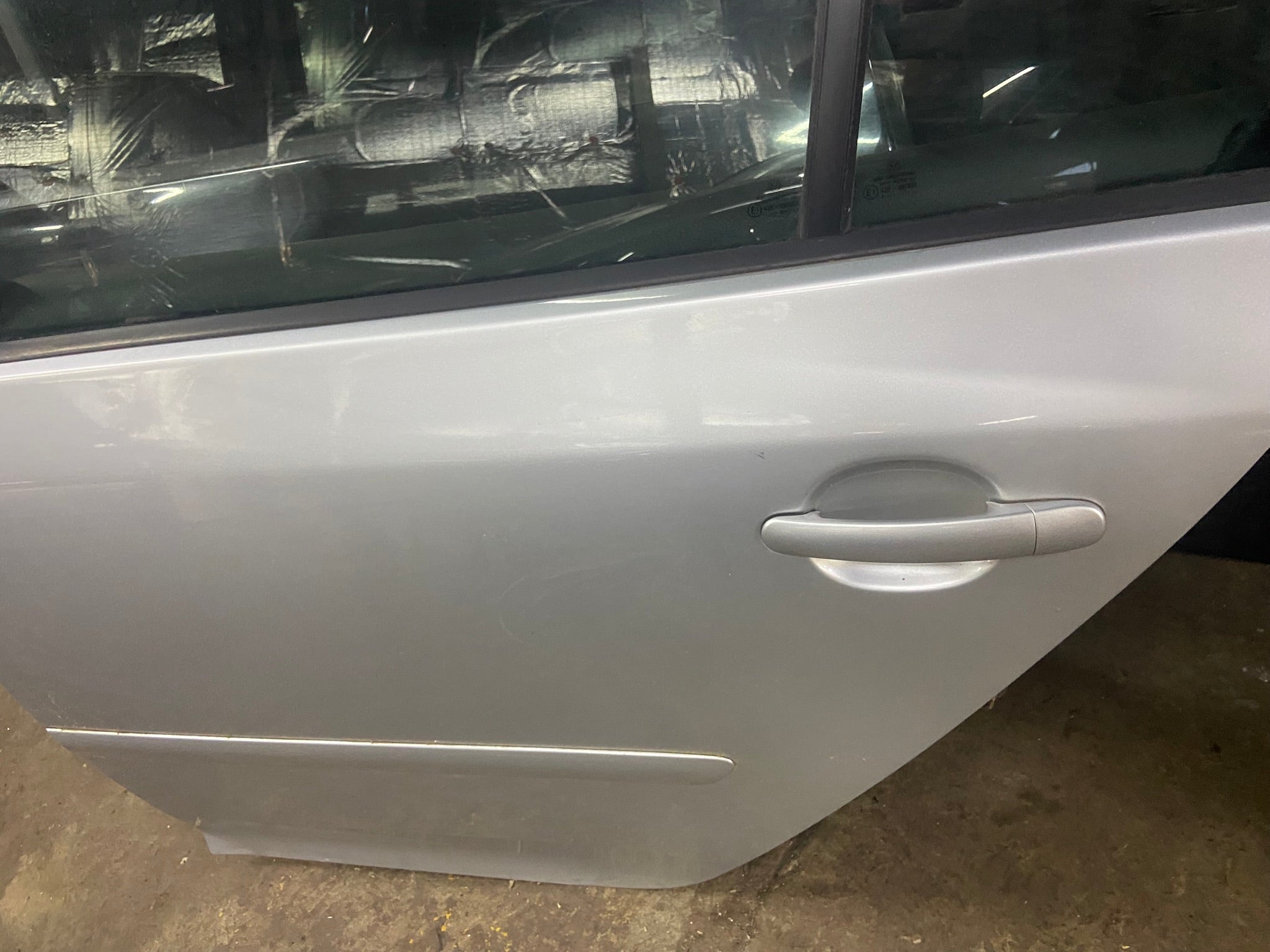 Zadní dveře levé VW GOLF V MK5 stříbrná LA7W