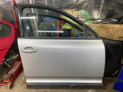 Pravé přední dveře VW Touareg 7L stříbrné