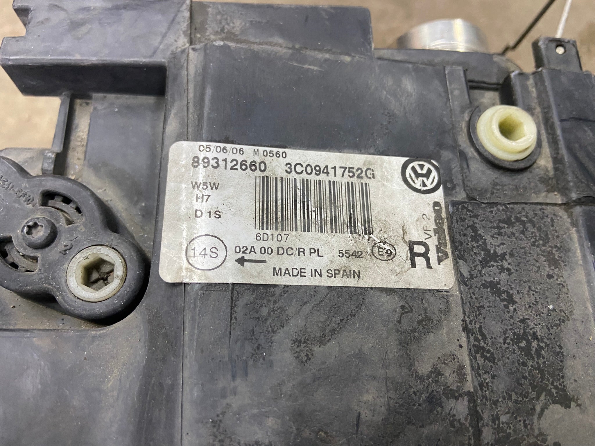 Pravý přední xenon VW Passat B6 3C 3C0941752K