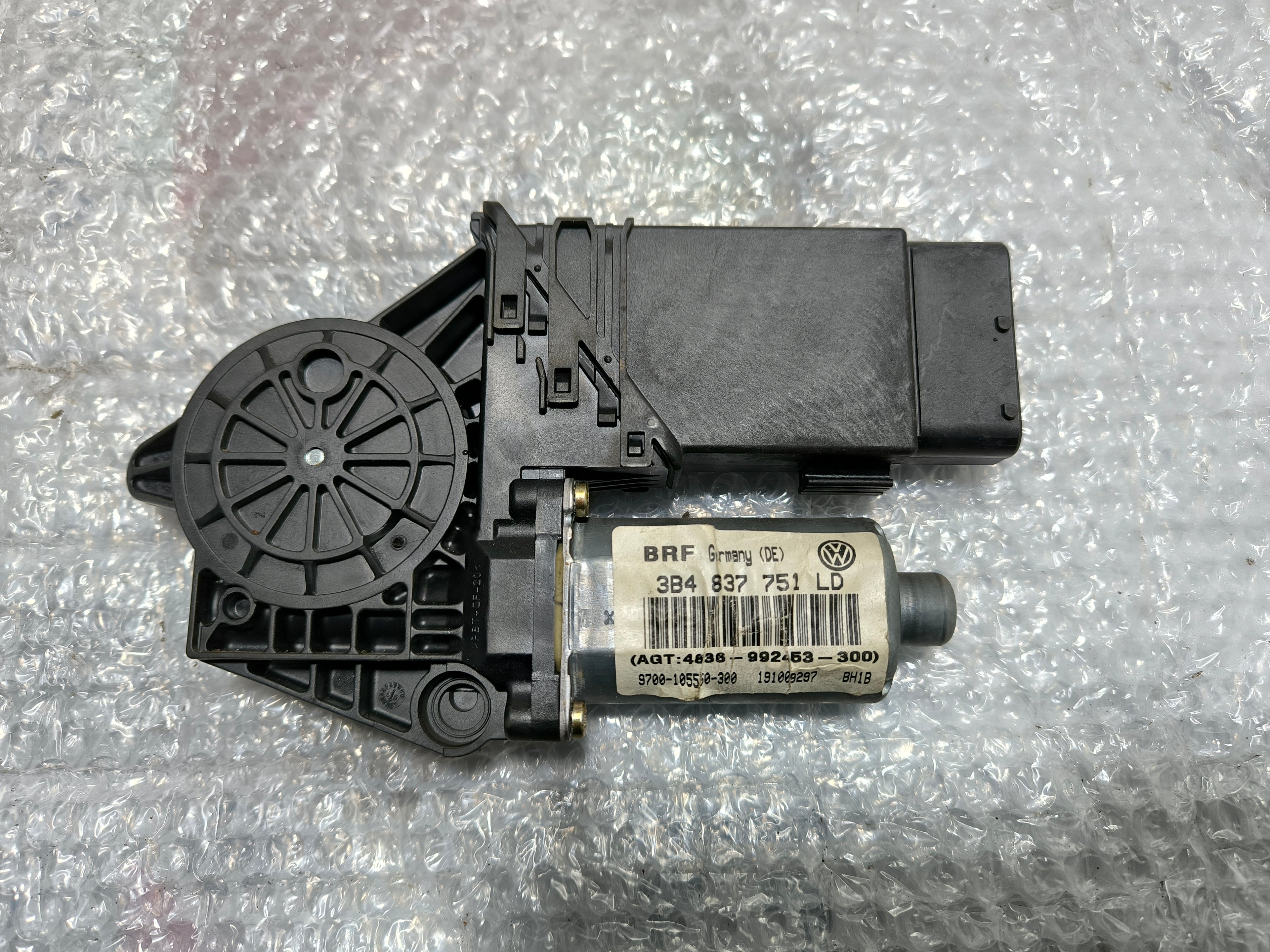 Motor stahování okna skla Volkswagen Passat B5.5 3B4837751