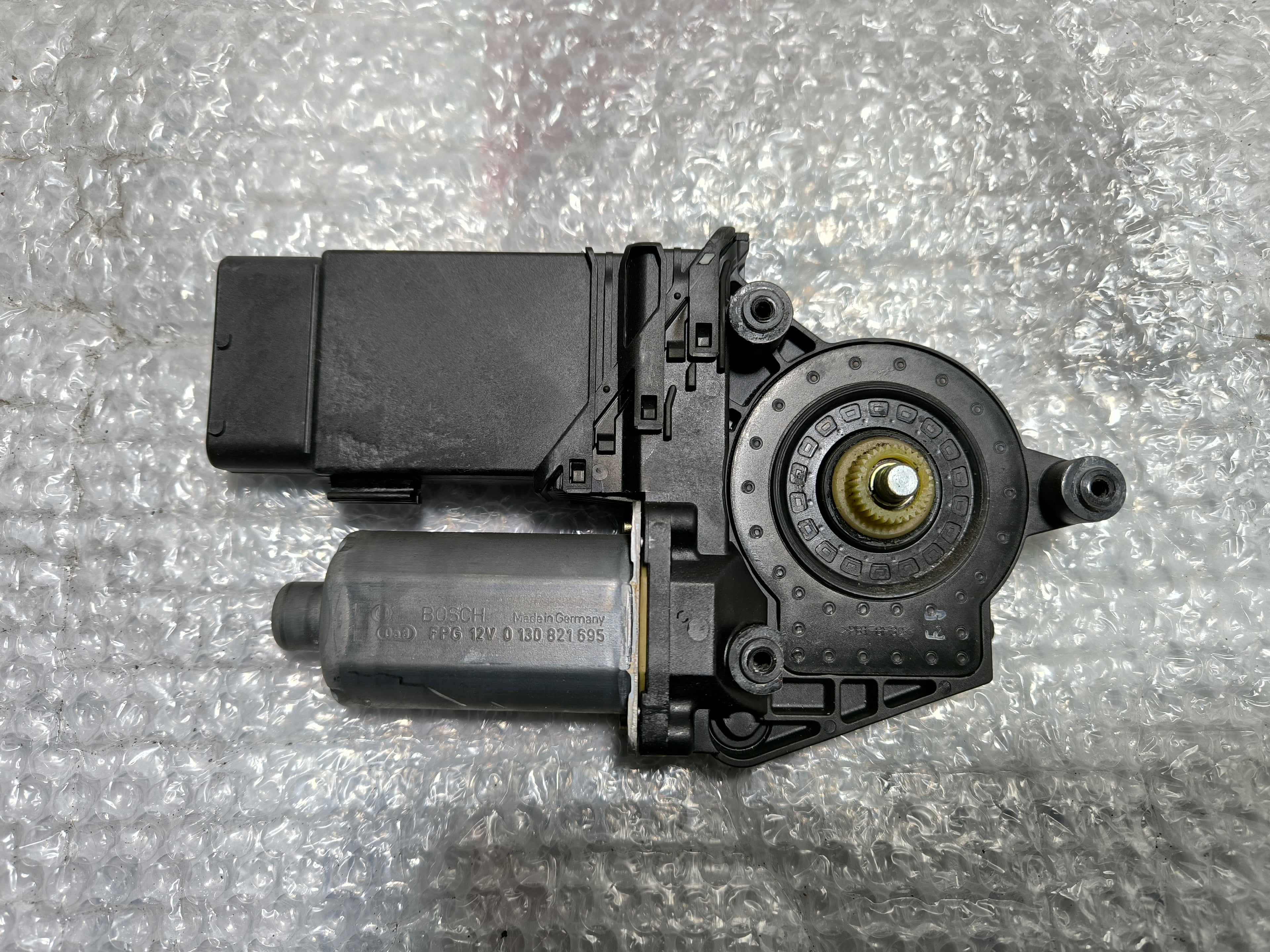 Motor stahování okna skla Volkswagen Passat B5.5 3B4837751