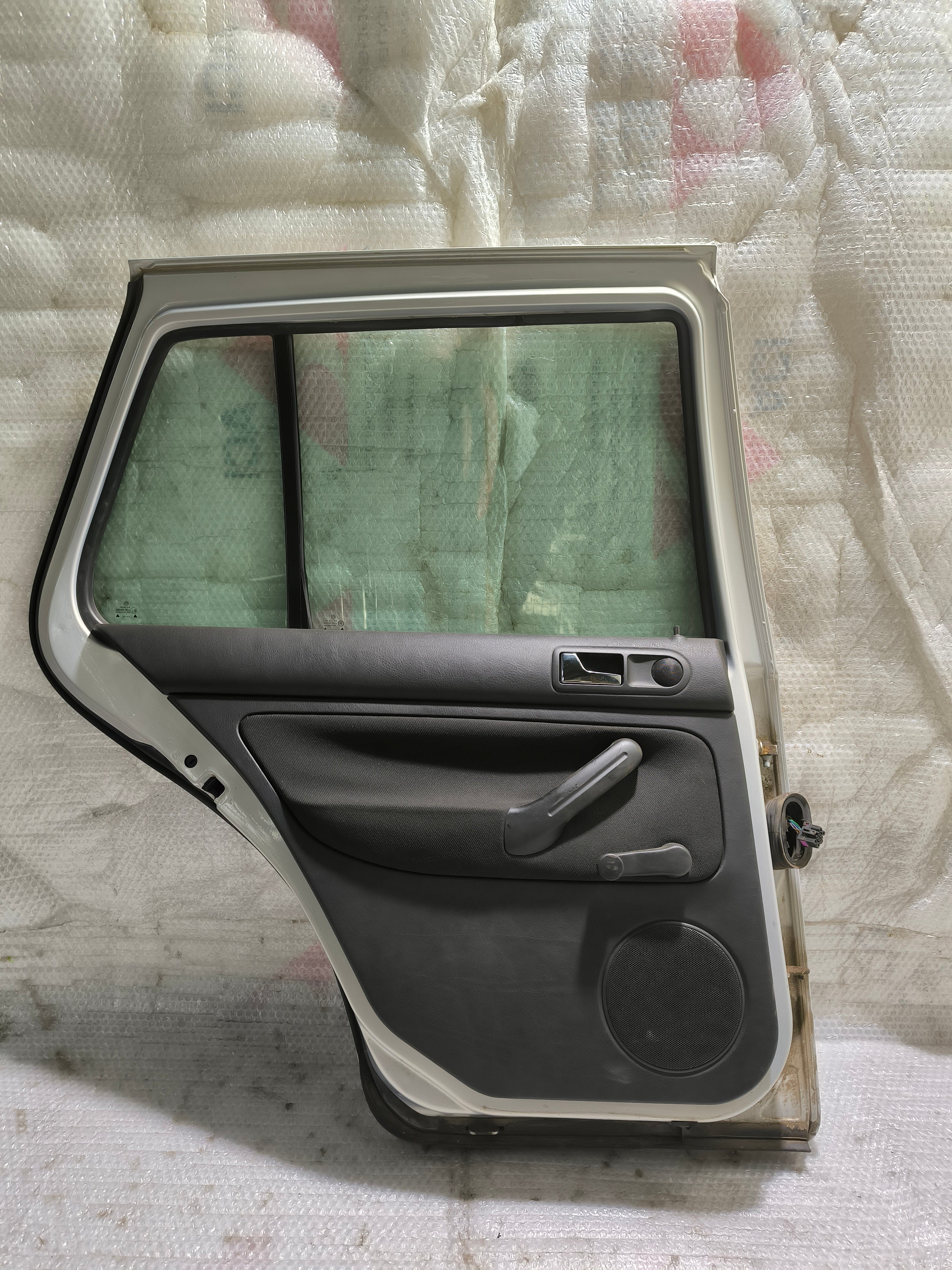 Zadní dveře levé GOLF 4 IV MK4