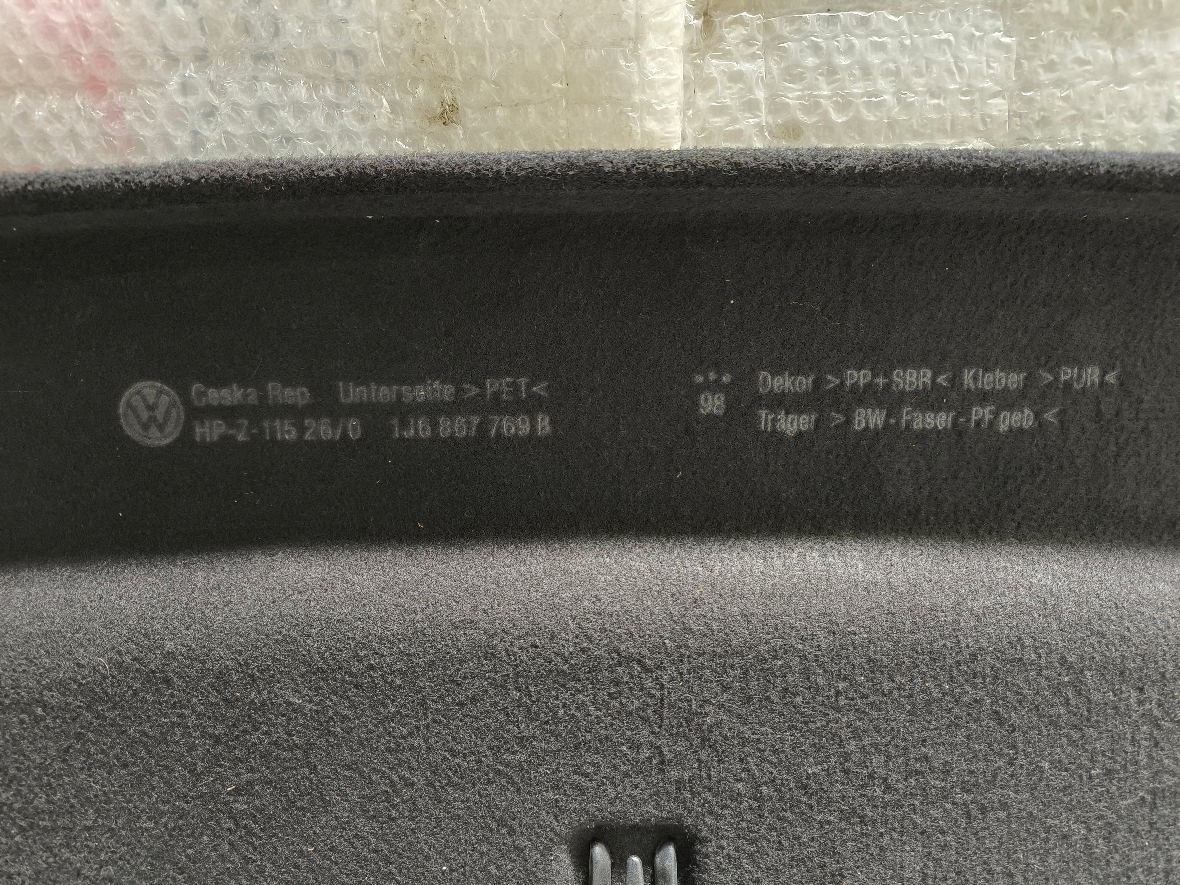 VW Golf IV PLATO DO KUFRU 1J6867769B