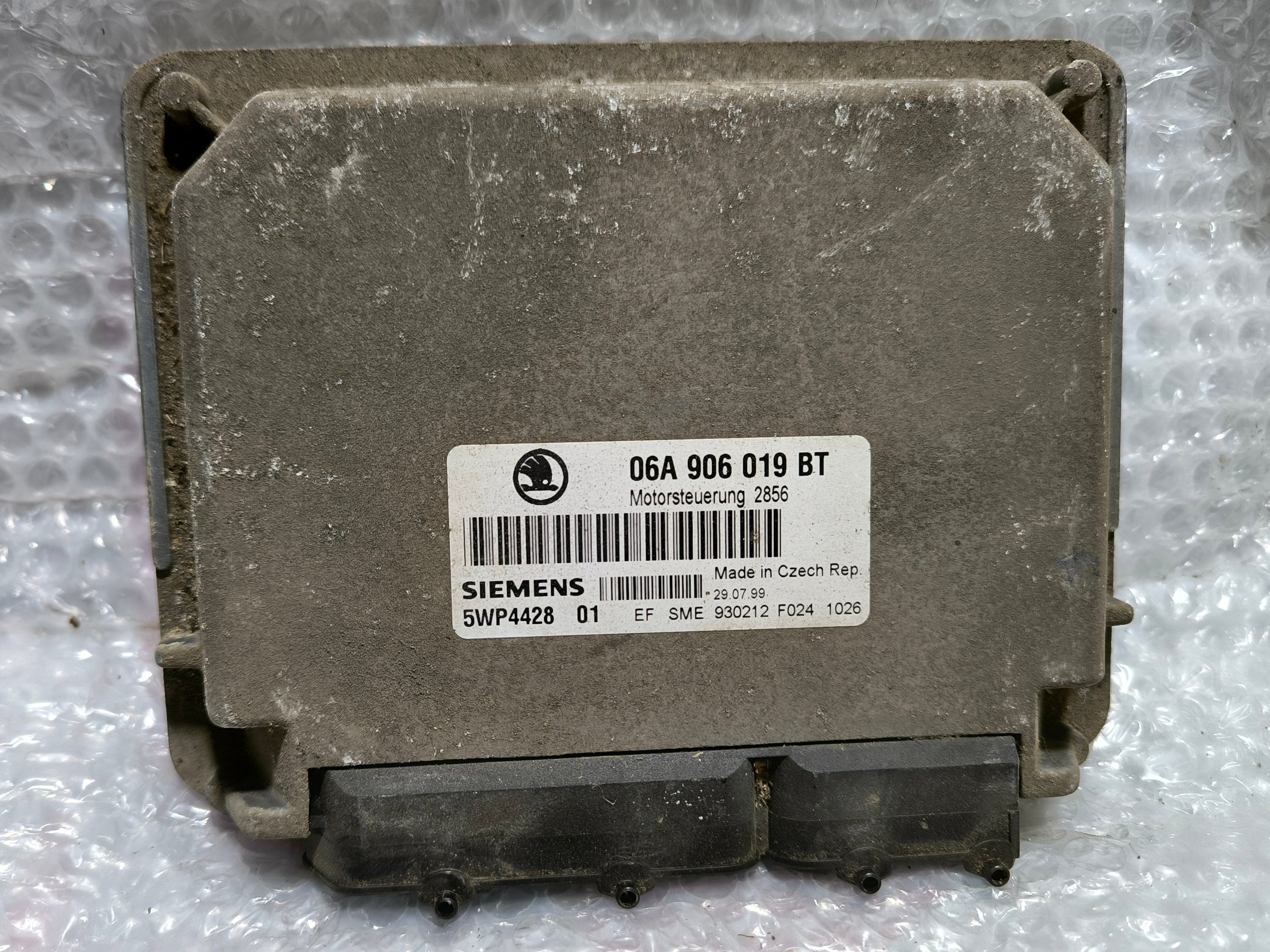 Řídící jednotka motoru na Škoda Octavia 06A906019BT