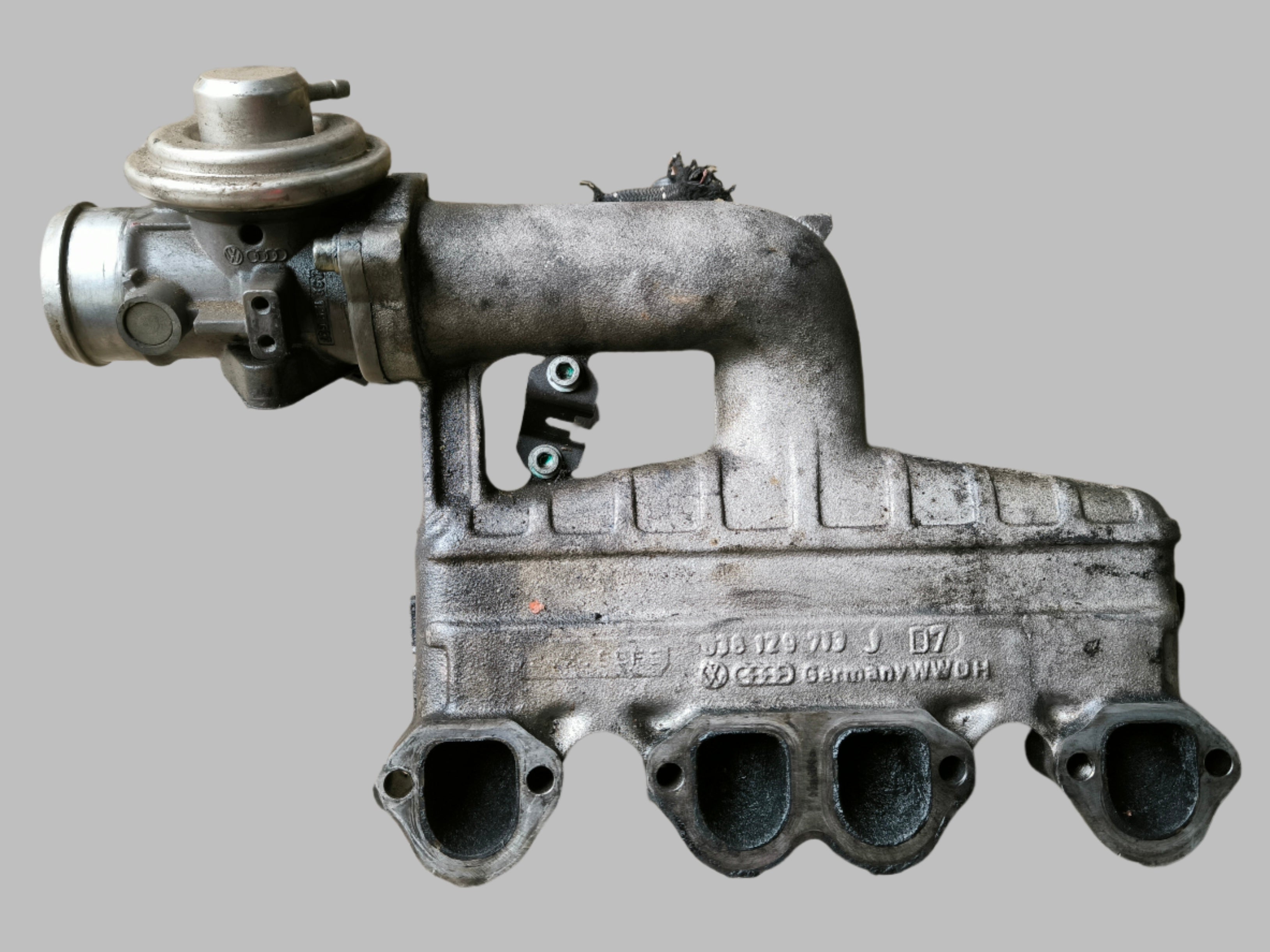 Sací potrubí 1.9TDI 038129713J VW SEAT AUDI