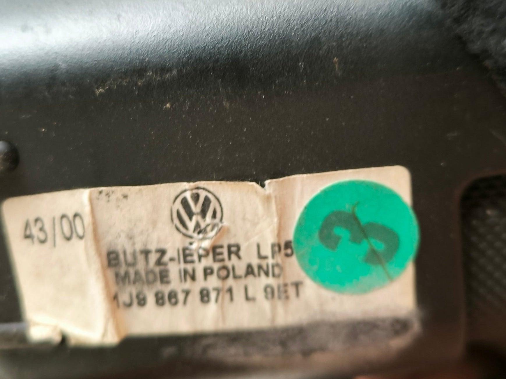 Roleta kufru VW GOLF IV 1J9867871L