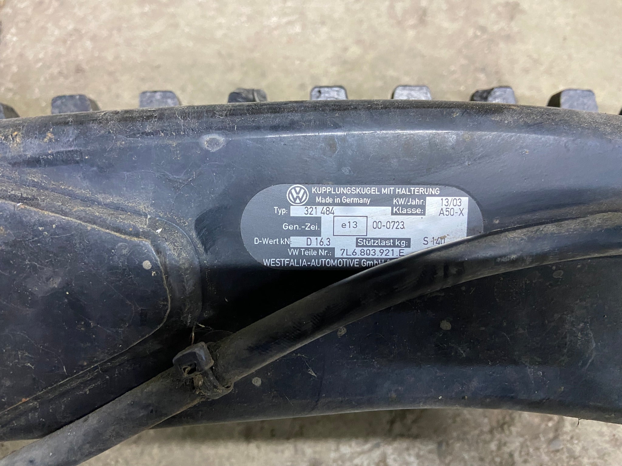 Tažné zařízení pevné VW Touareg 7L6803921E