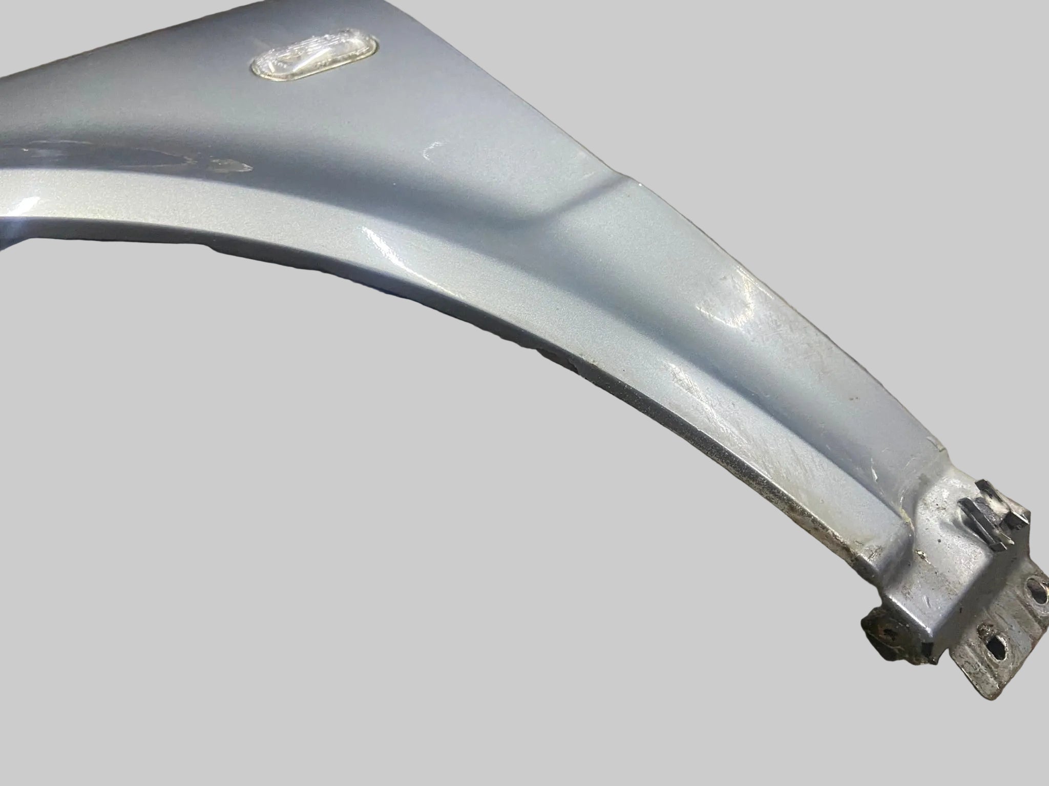 Levý přední blatník VW Passat B 5,5 bez koroze