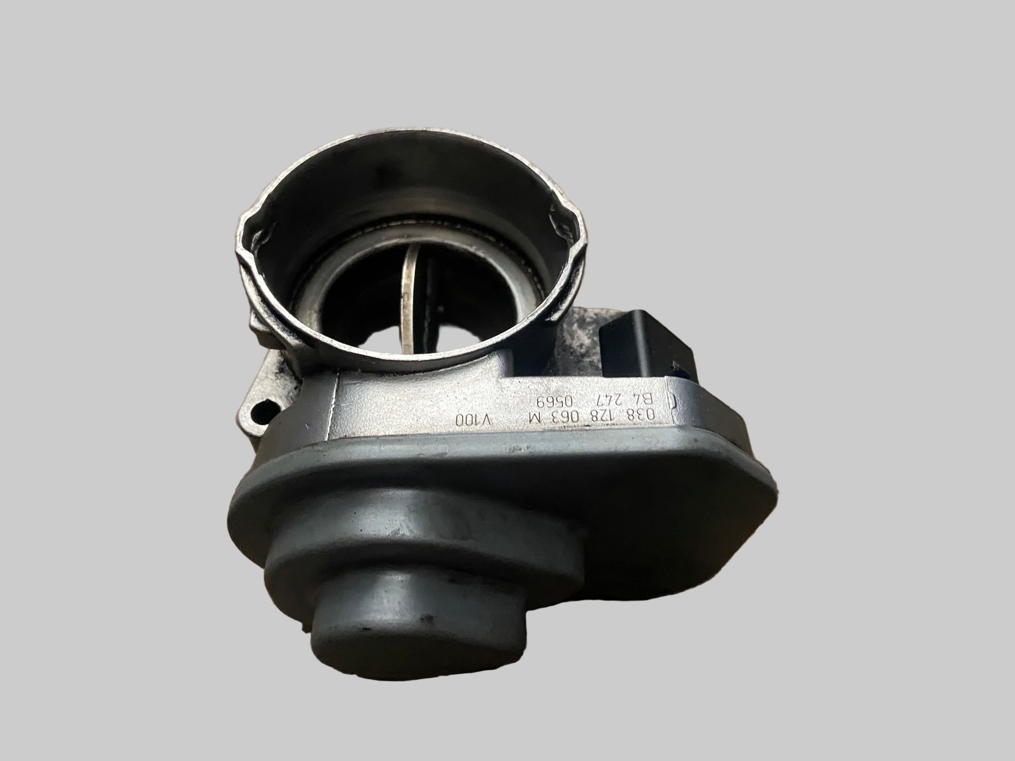 Škrticí Klapka 038128063M VW Audi Seat Škoda