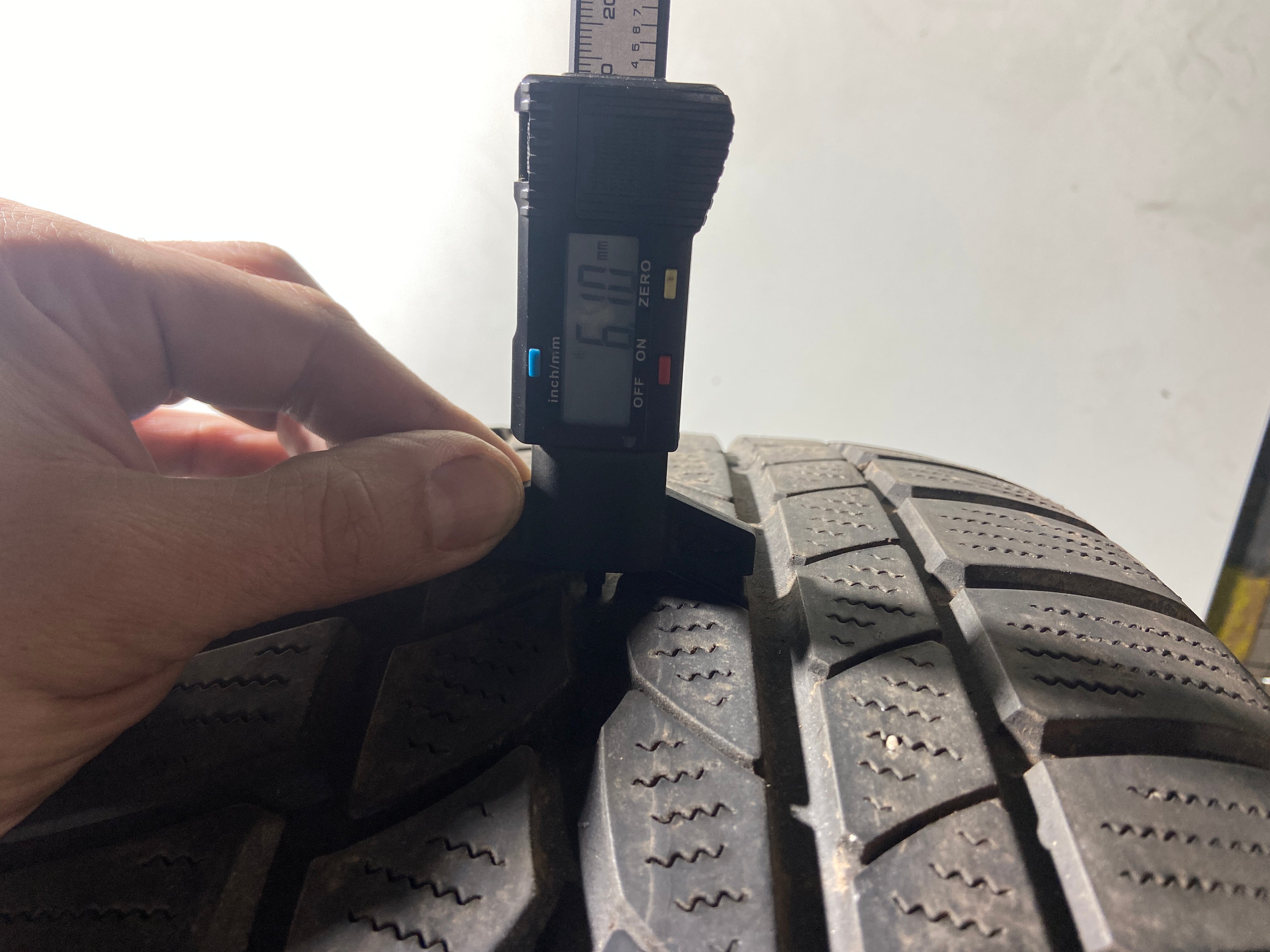 Zimní pneu Continental 255/55/R18 109H 6mm