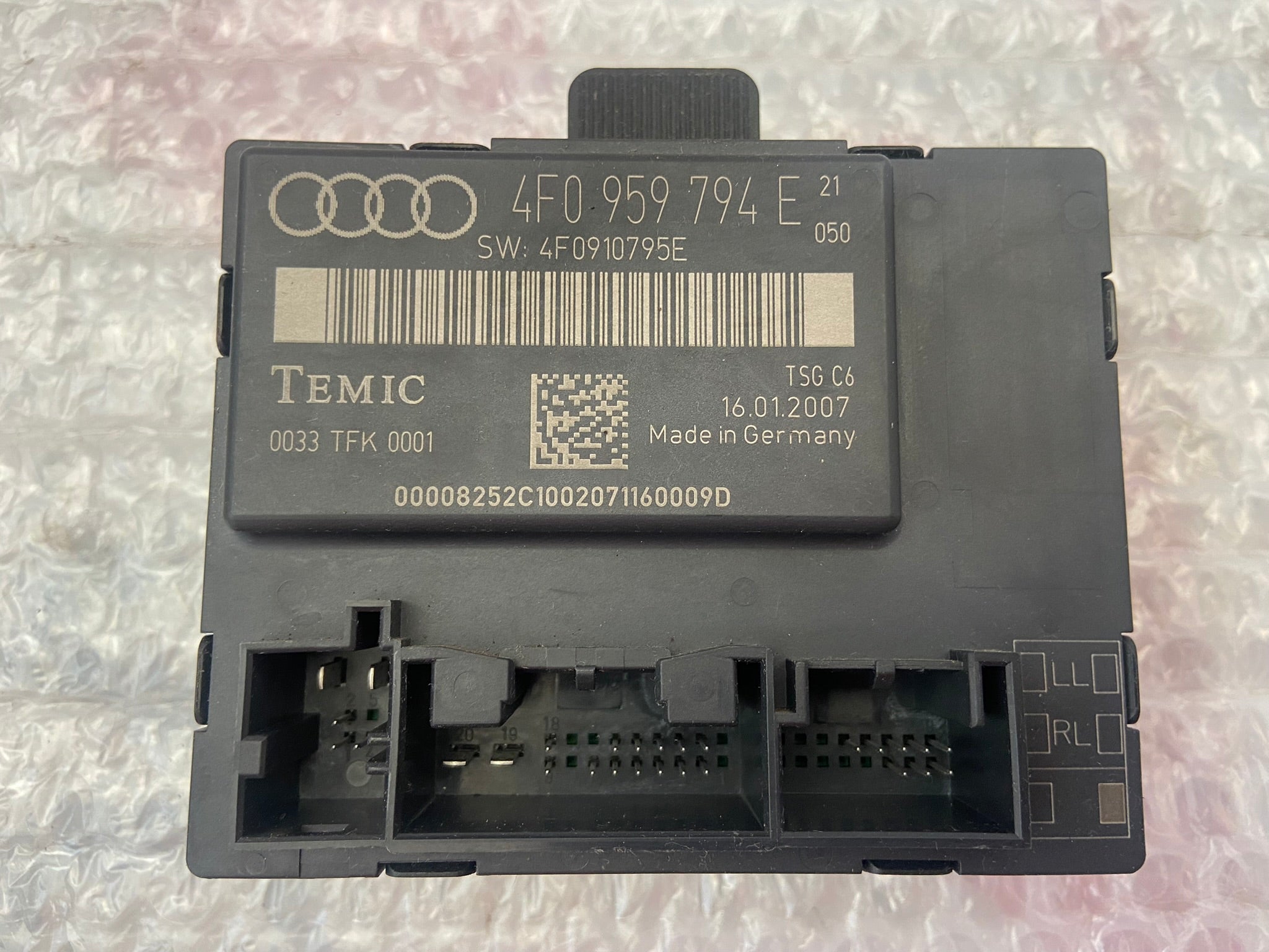 Řídící jednotka dveří vzadu Audi 4F0959794E