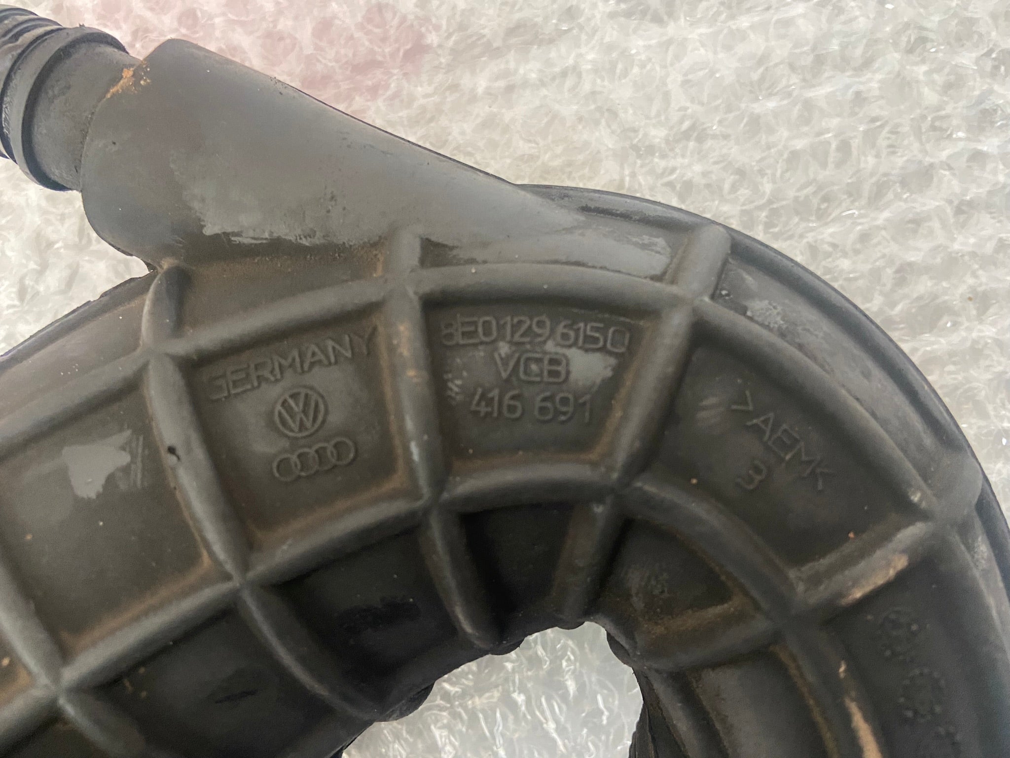 Hadice sání 8E0129615Q AUDI A4 B7 2.0 TDI 125kw