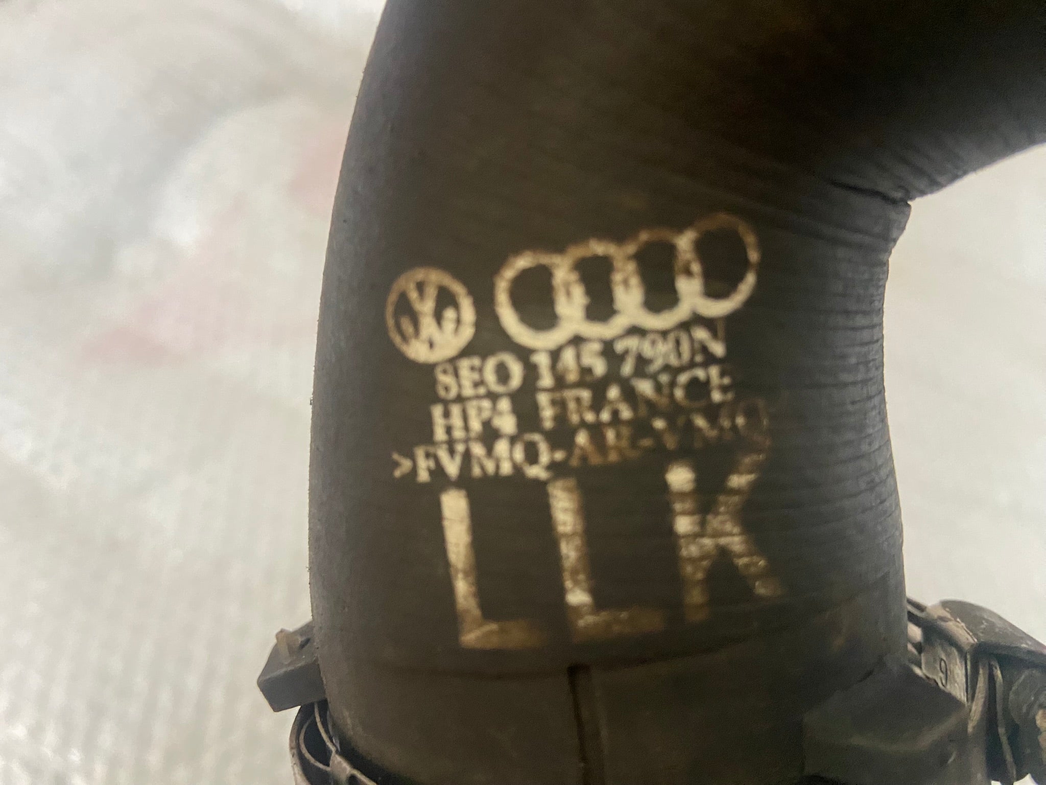 Tlaková hadice TURBO AUDI A4 B7 2.0 TDI 8E0145790N