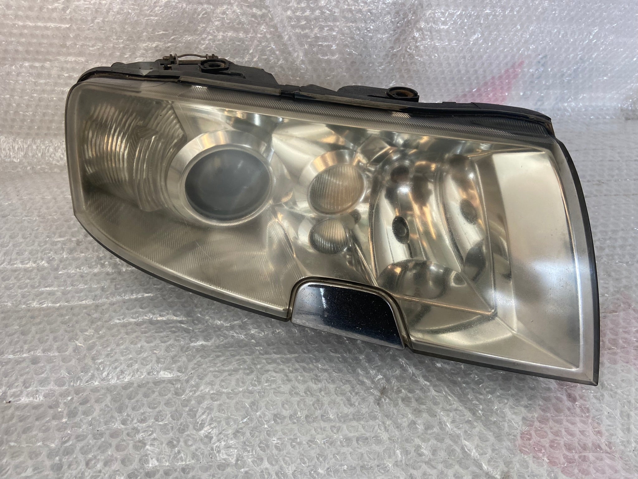 Pravé přední světlo - halogen Škoda Superb I