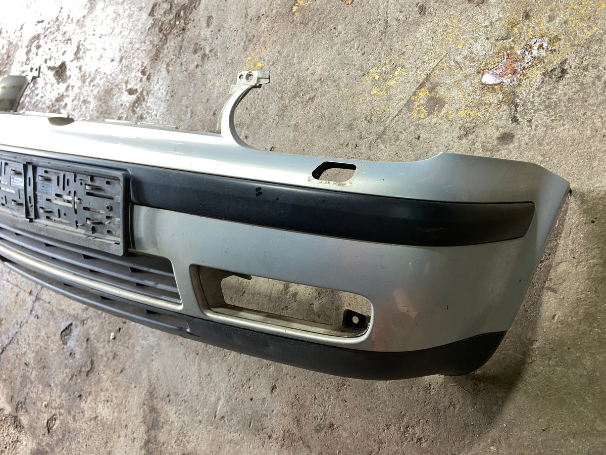 Přední nárazník VW Golf 4 IV ostřikova