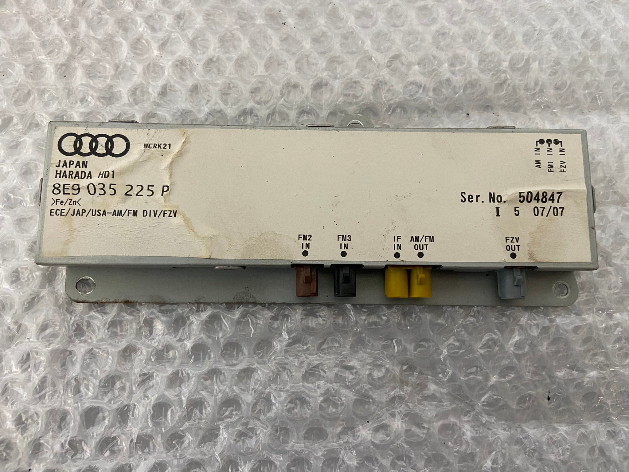 Anténní zesilovač Audi A4 B6 B7 8E9035225P