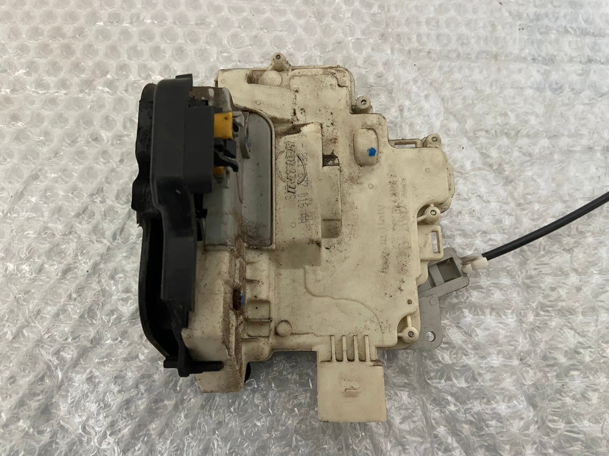 Zámek PRAVÝ PŘEDNÍ AUDI A4 SEAT EXEO 8E1837016AA