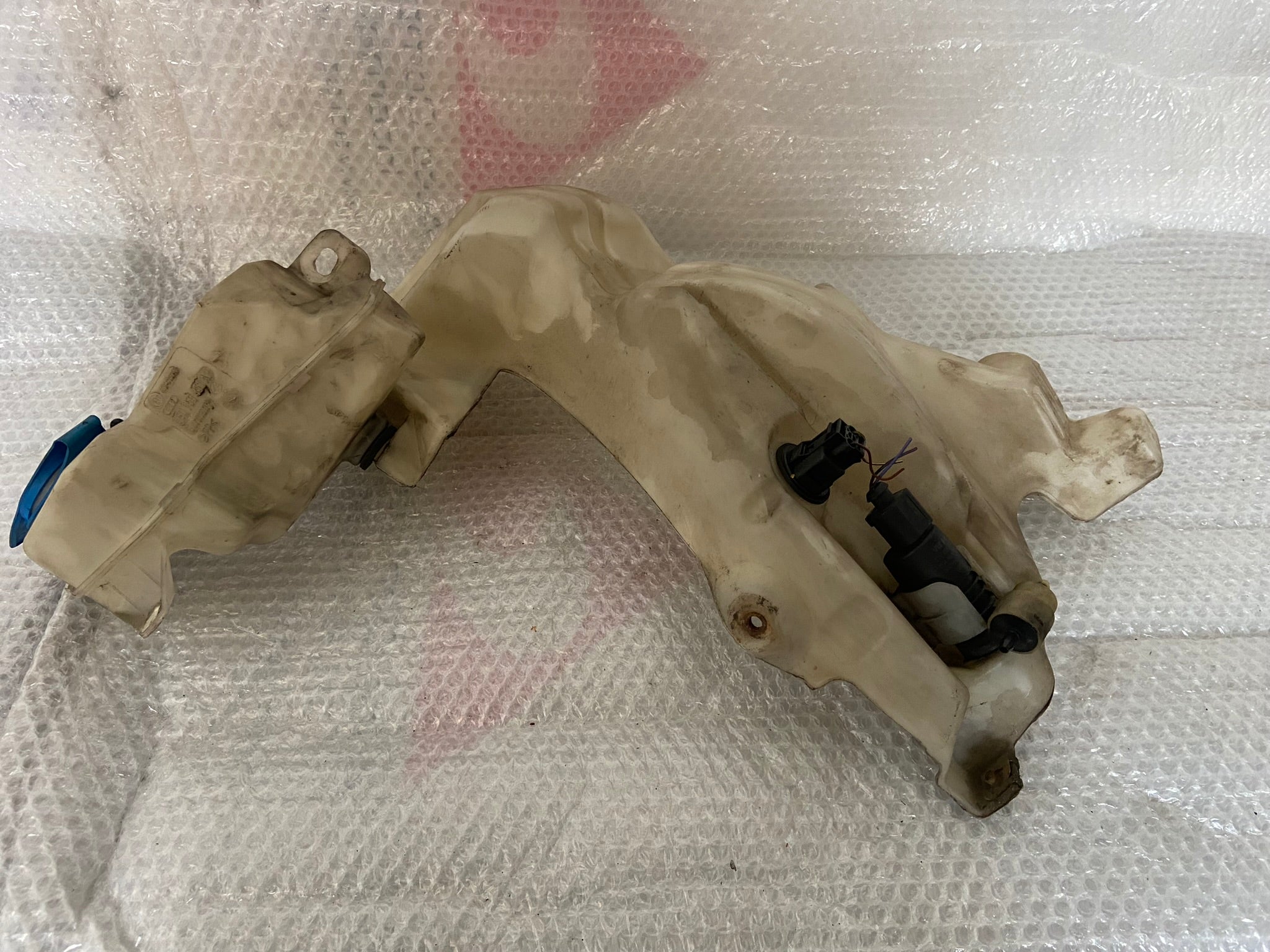 Nádobka ostřikovačů Audi A4 B7 8E0955451AR