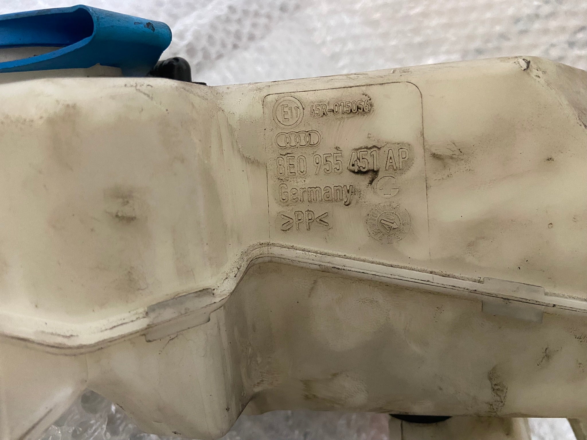 Nádobka ostřikovačů Audi A4 B7 8E0955451AR