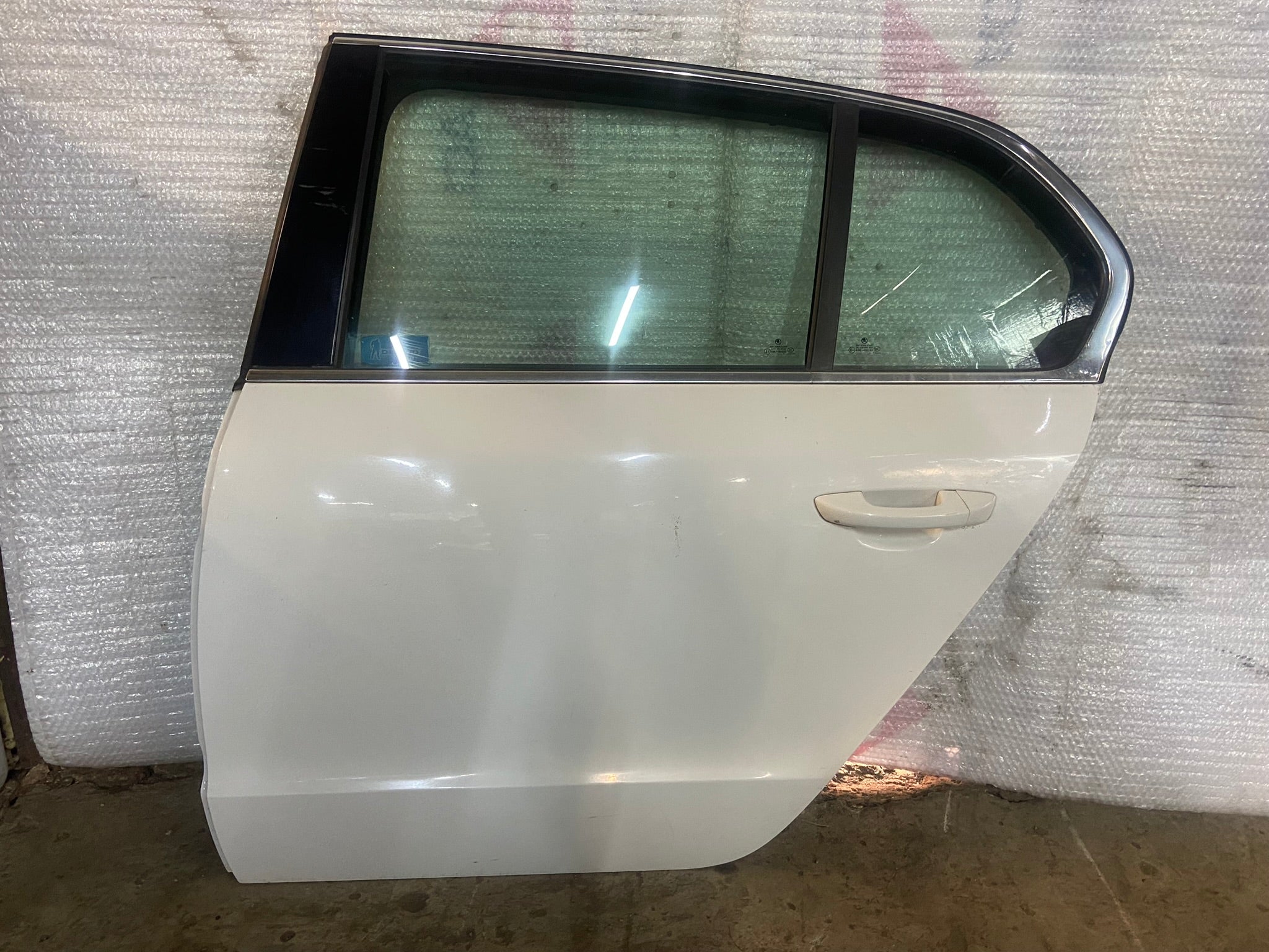 Dveře Škoda Superb II liftback bílé 1026