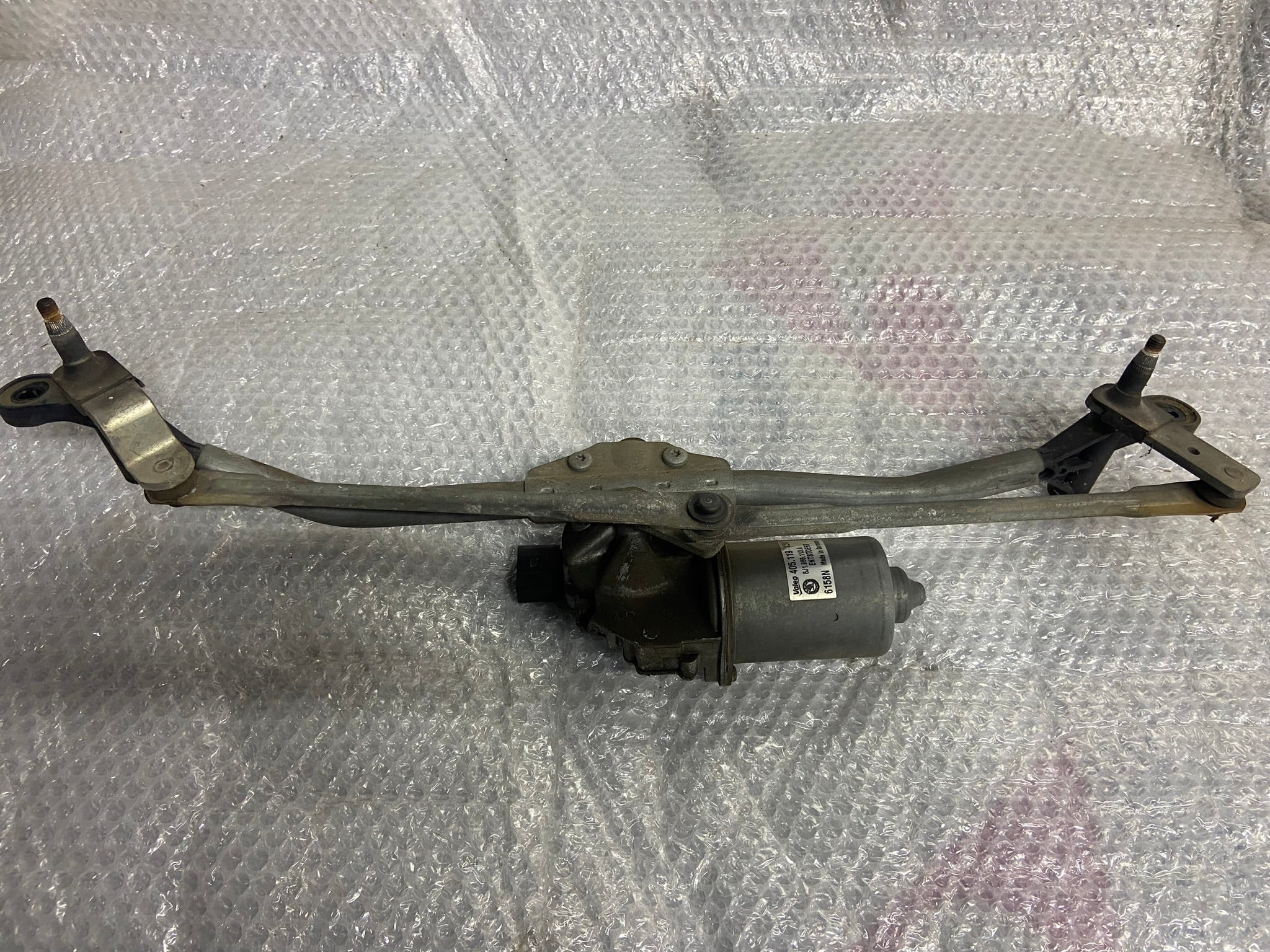 Táhla stěračů mechanismus s motorkem 5J1955113A