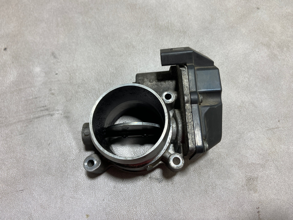 Škrticí klapka 076128063A VW Crafter 2.5 TDI