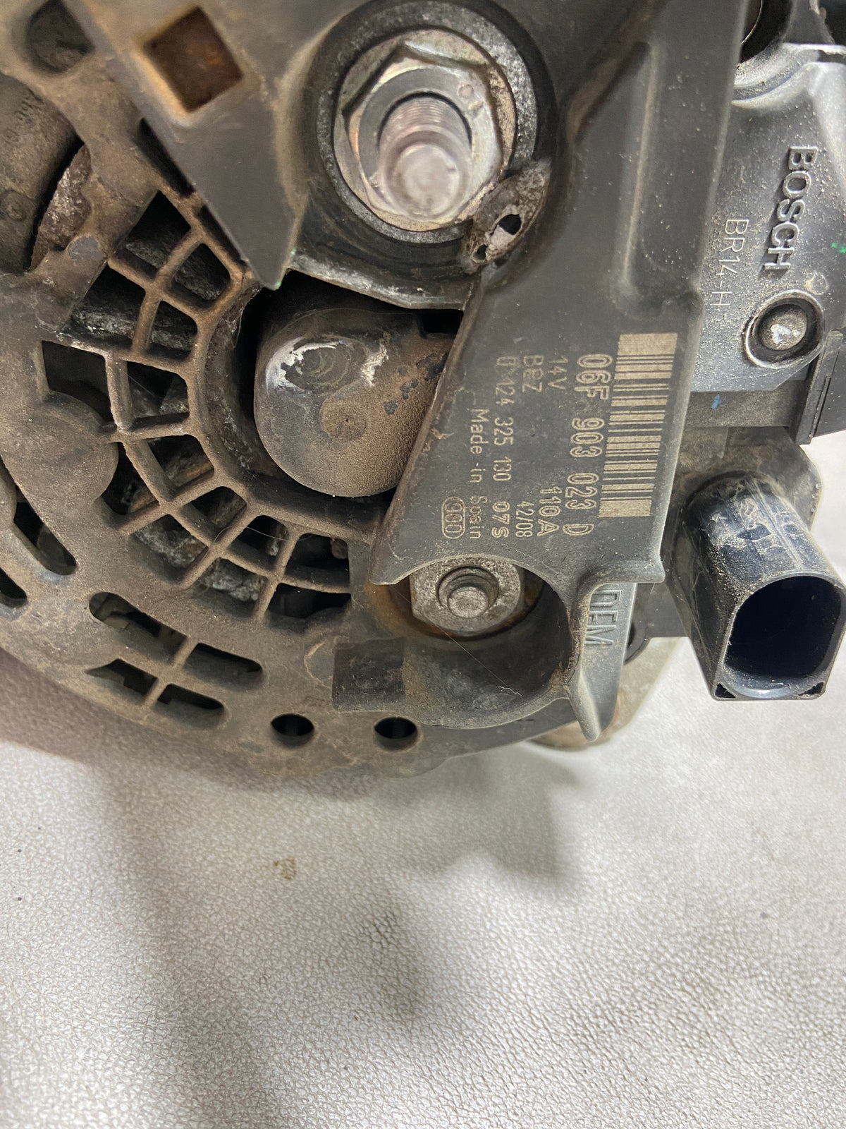 Alternátor Bosch 110A 06F903023D VW Škoda Audi Seat