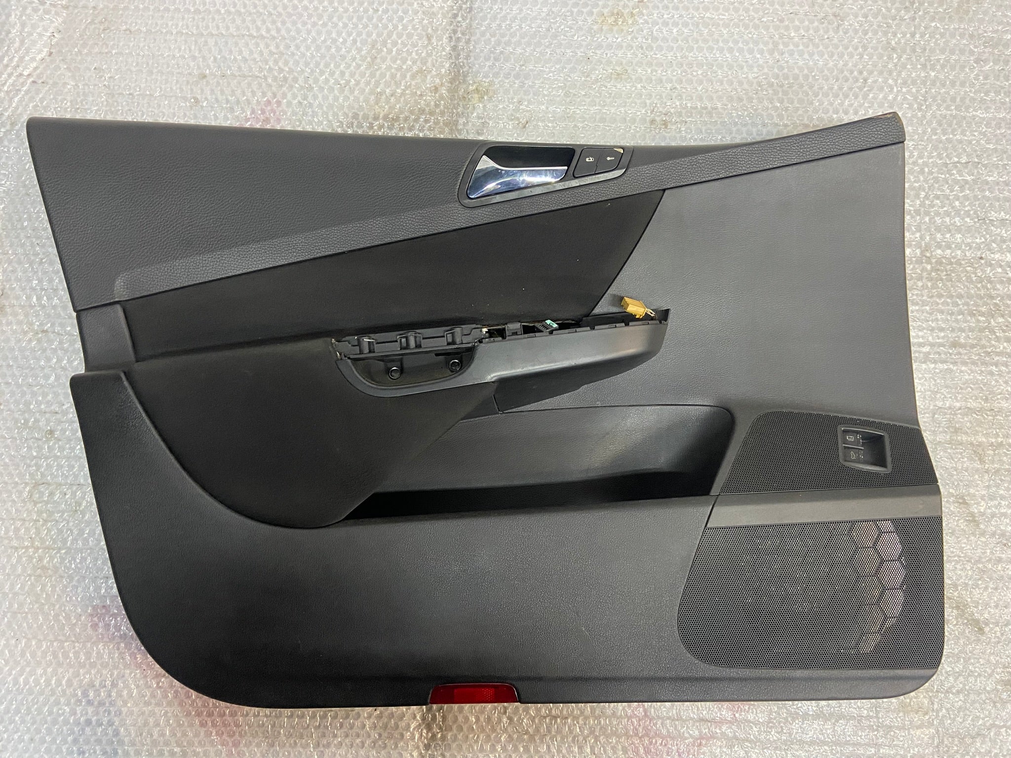 Tapecírunk dveří řidiče VW Passat B6 3C
