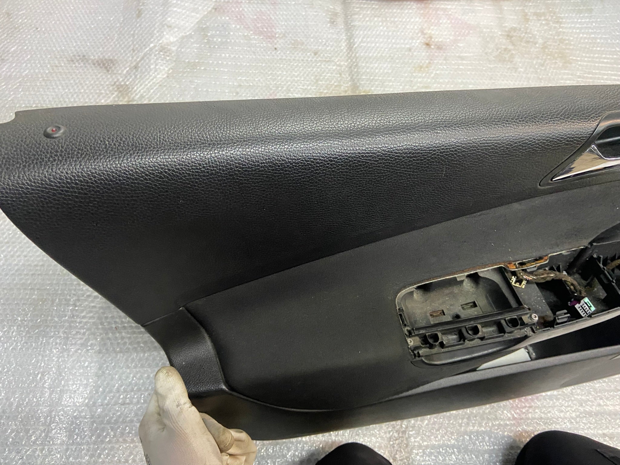 Tapecírunk dveří řidiče VW Passat B6 3C