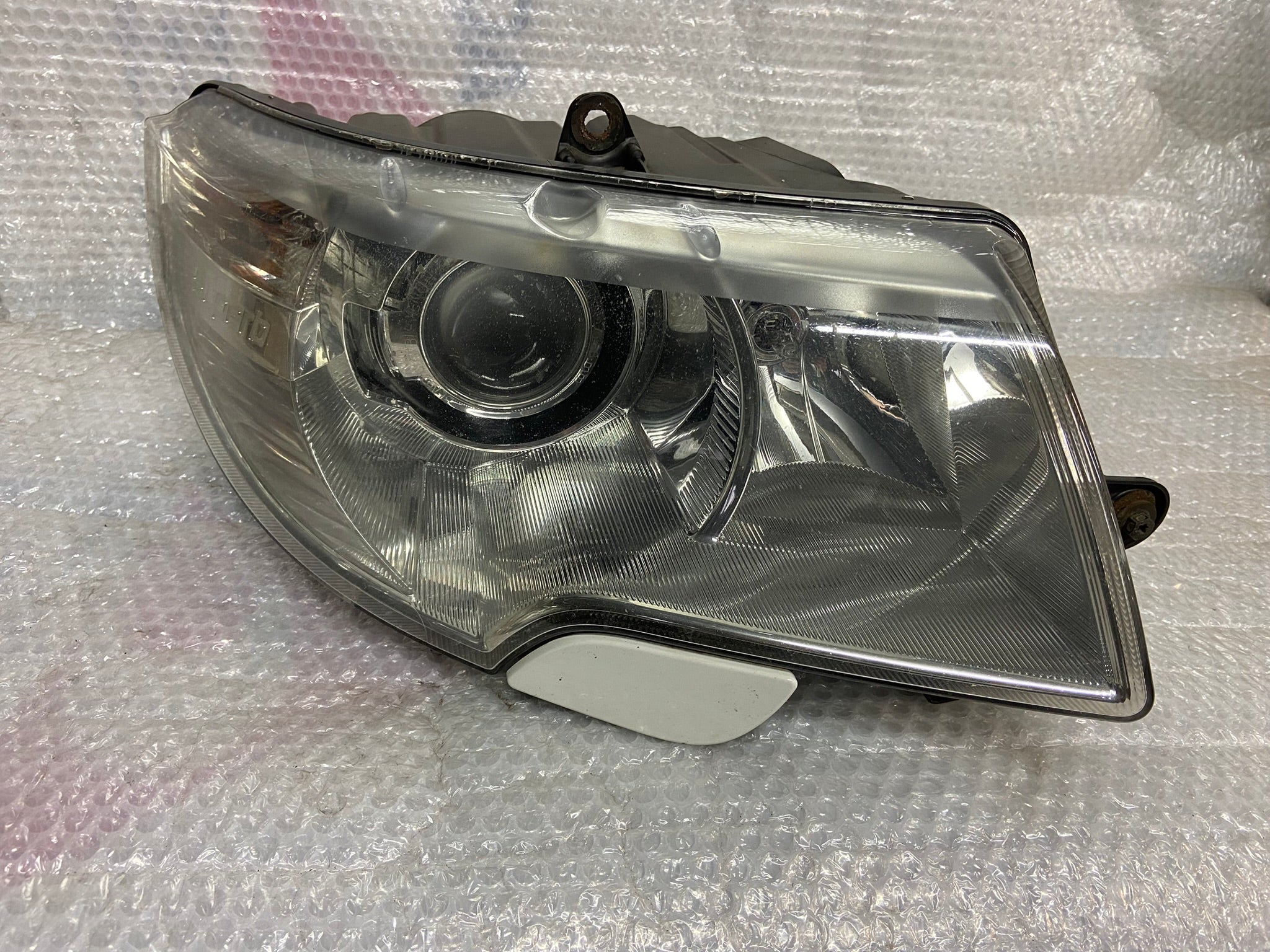 Pravý přední xenon Škoda Superb II 2 3T0941016E