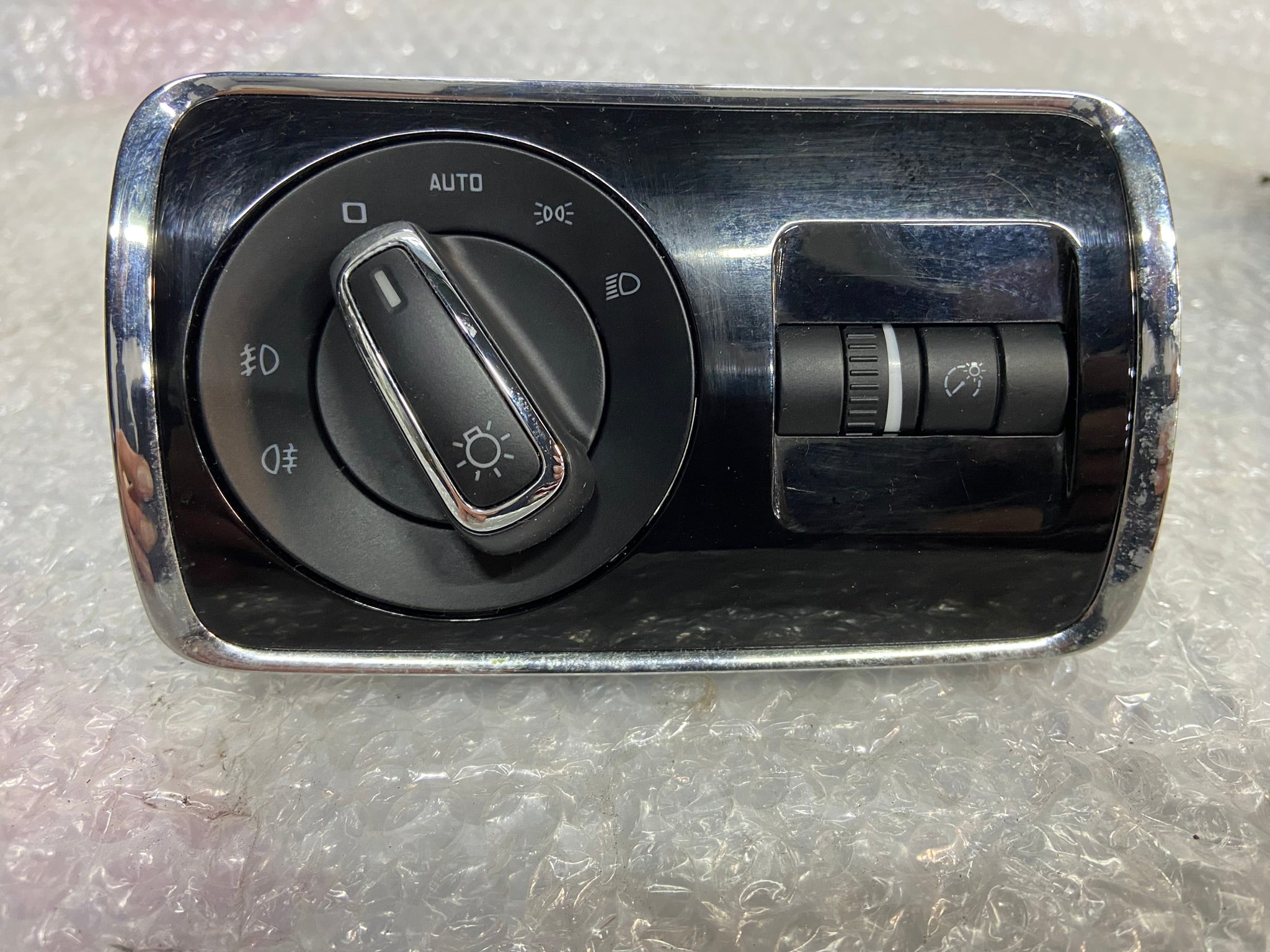 Spínač světel 3T0941431B Škoda Superb II