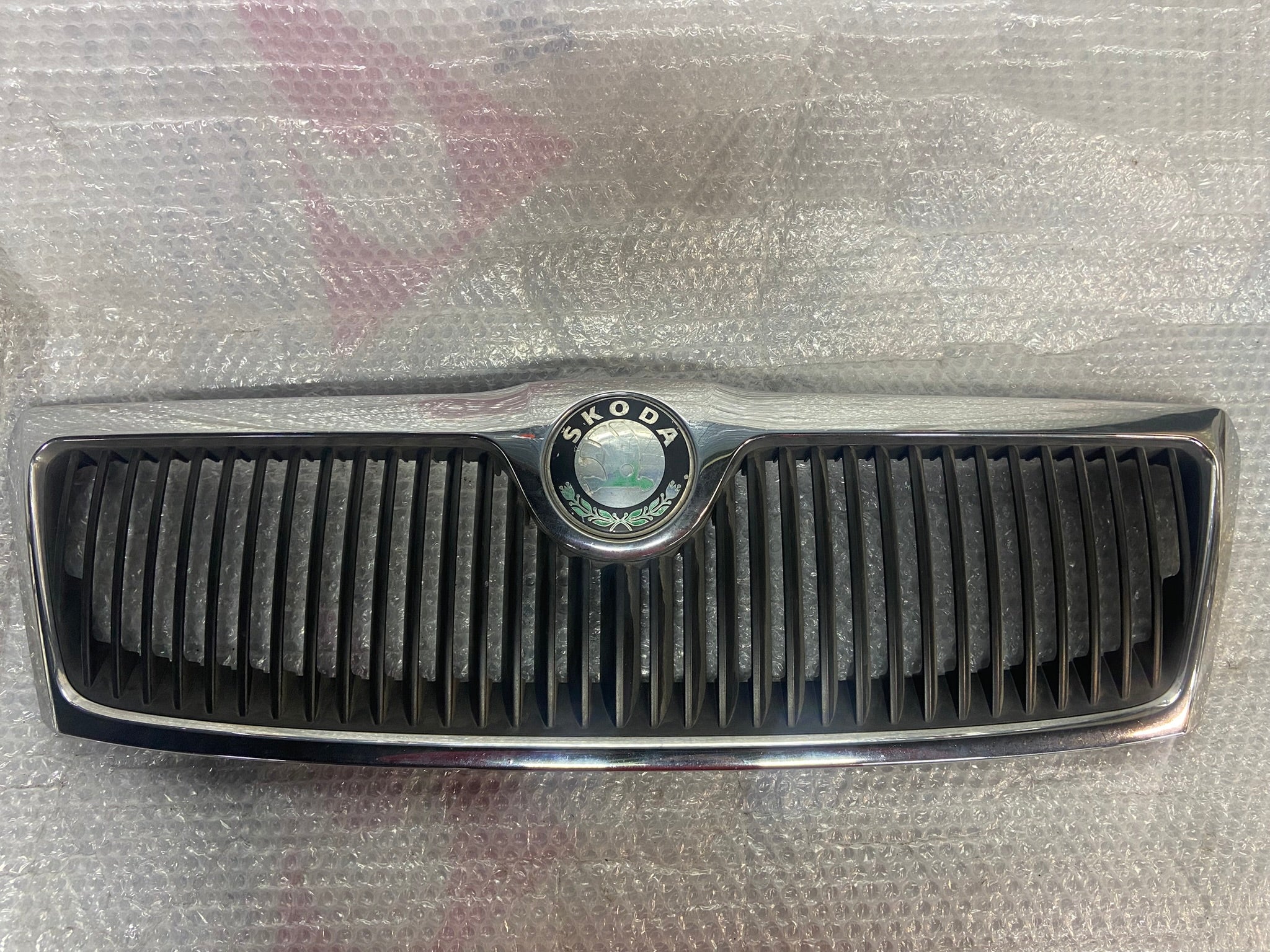Maska kapoty Škoda Octavia II kompletní 1Z0853668