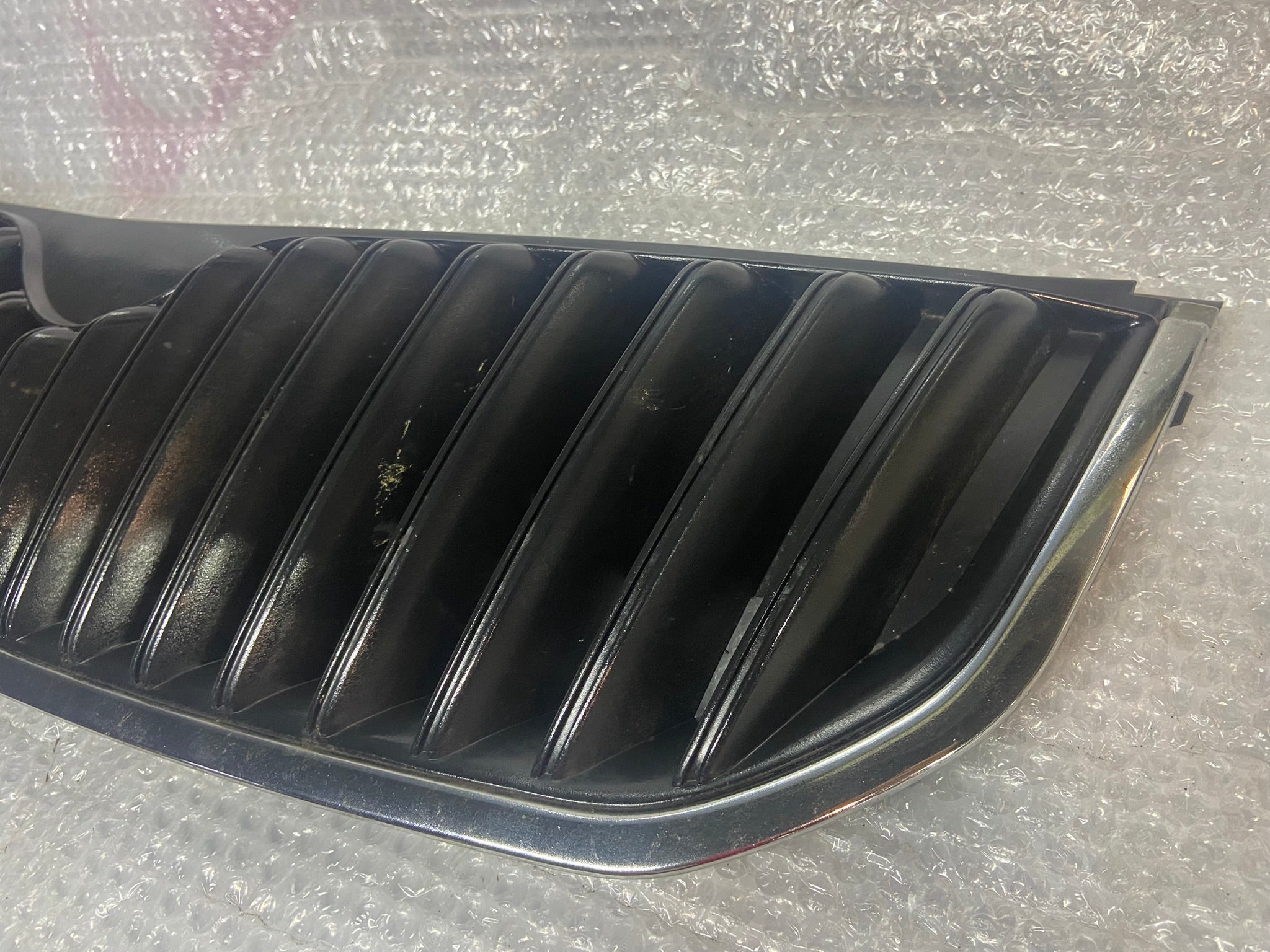 Maska chladiče mřížka Škoda Superb II 3T0853668A