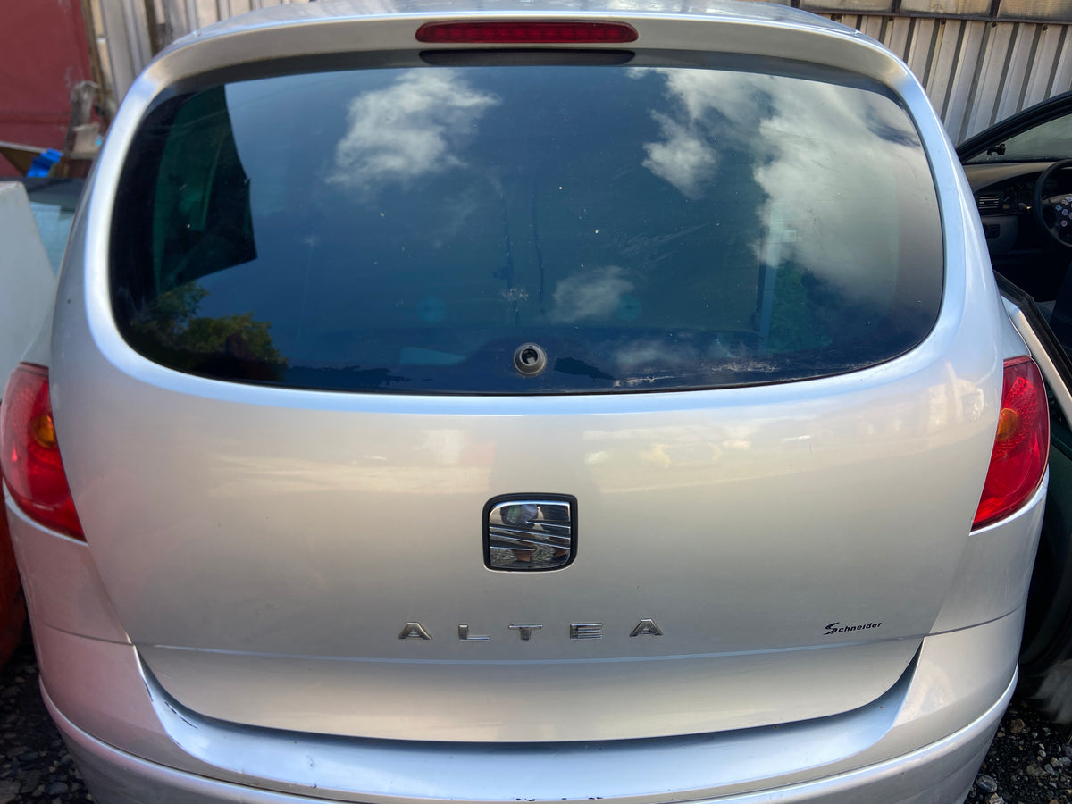 Páté dveře víko kufru Seat Altea 5P stříbrné LS7Y