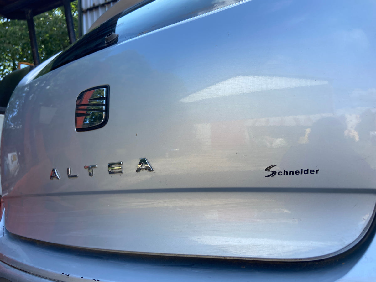 Páté dveře víko kufru Seat Altea 5P stříbrné LS7Y