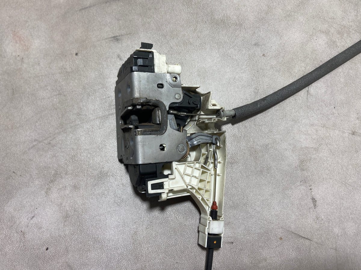 Zámek levých předních dveří VW Crafter Sprinter A9067202135