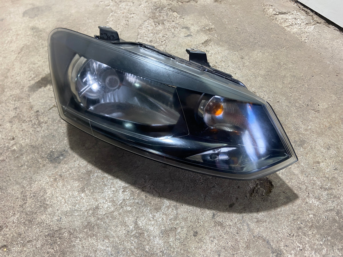 Pravé přední světlo VW Polo 6R 6R1941016E Valeo