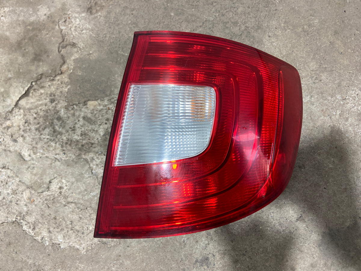 Pravé zadní světlo Škoda Superb 2 Combi 3T9945096R