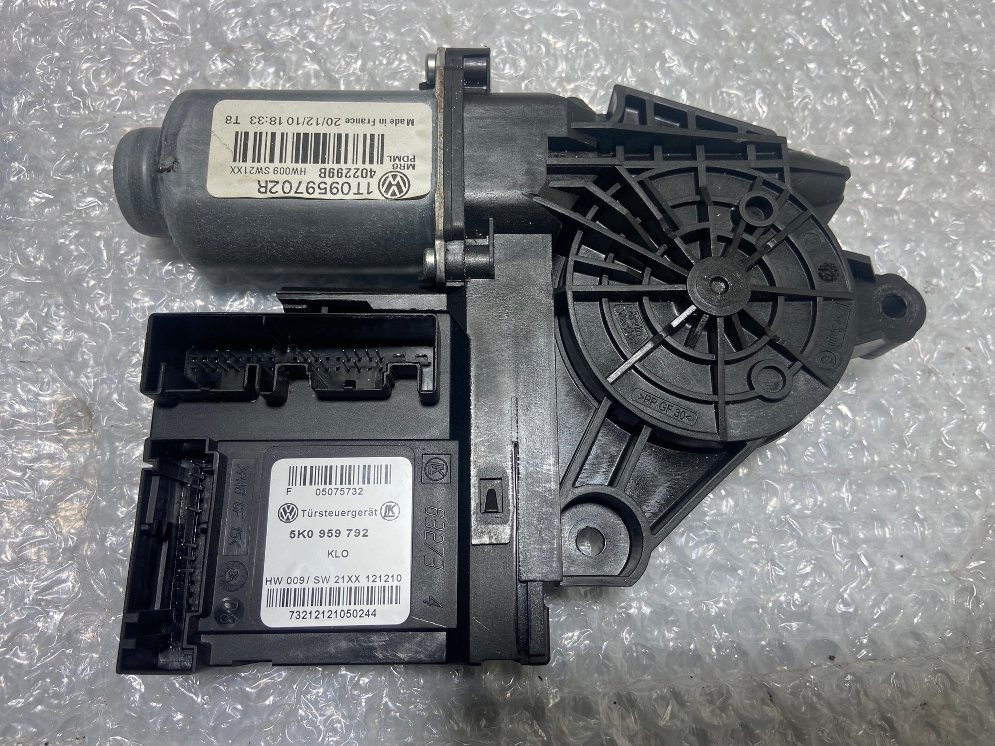 Motor stahování oken přední 1T0959702R 5K0959792