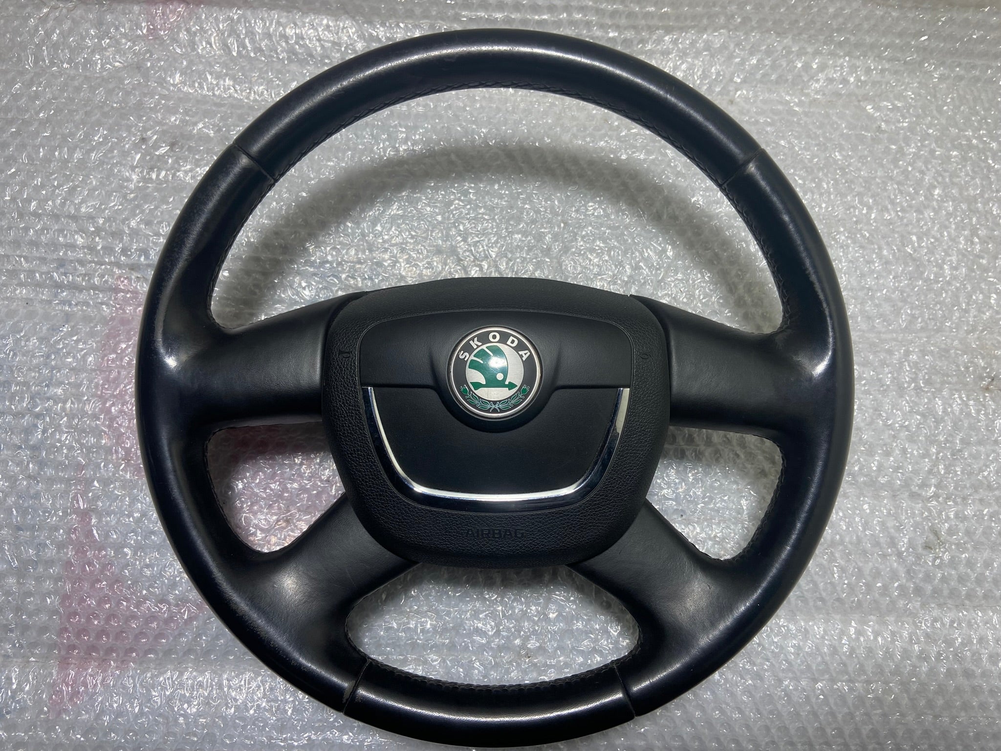 Volant kožený čtyřramenný Škoda Yeti Octavia 2 Superb 2
