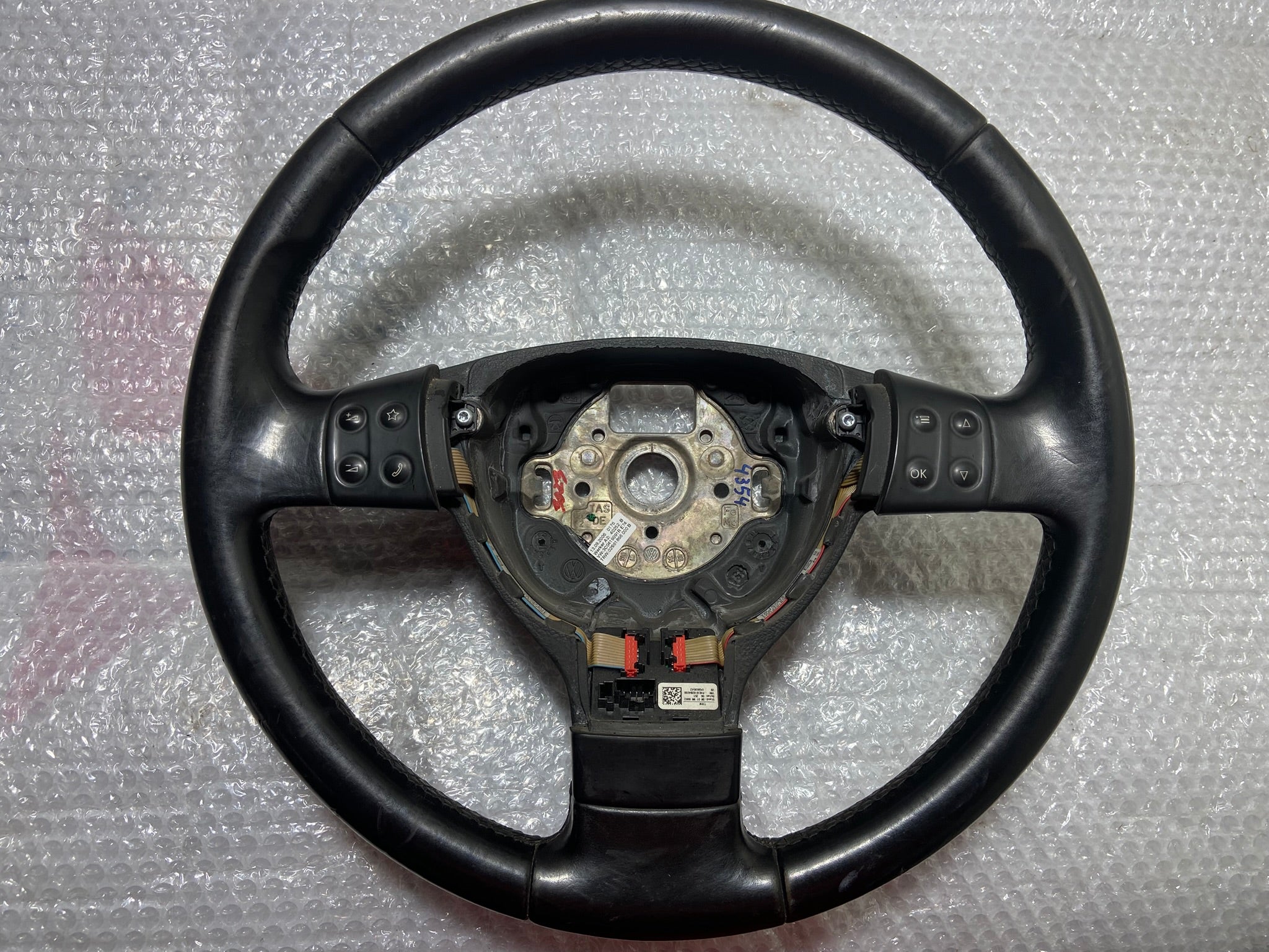 Multifunkční volant VW Passat B6 3C tříramenný