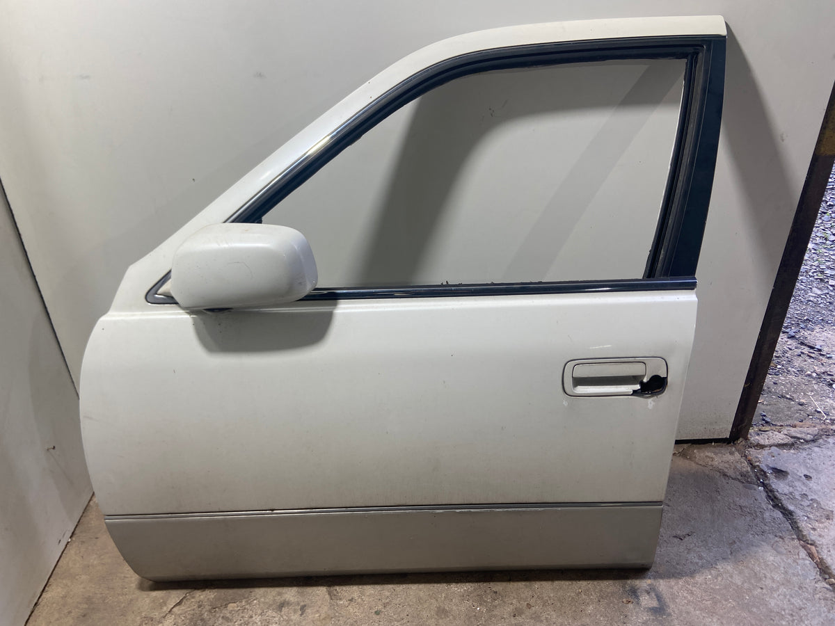 Levé přední dveře Lexus LS400 1995–2000 bílé