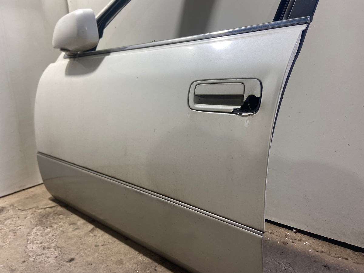 Levé přední dveře Lexus LS400 1995–2000 bílé