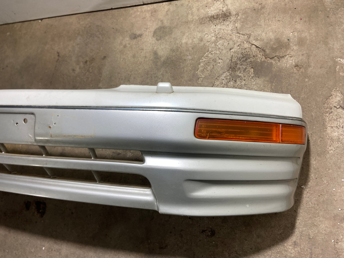 Lexus LS400 UCF10 – přední nárazník se směrovkami